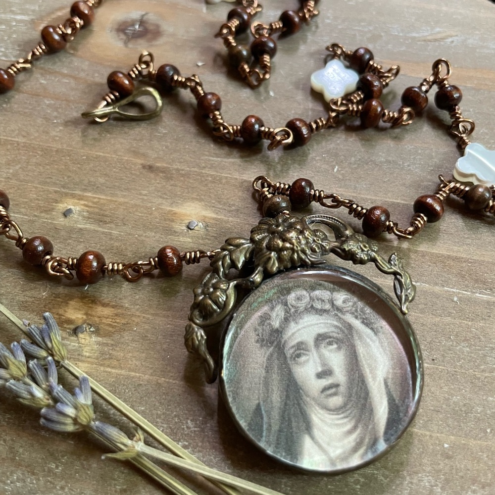 Vintage Style Virgin Mary Necklace with Religious Pendant